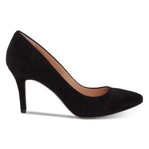 Women’s pointed toe black heels